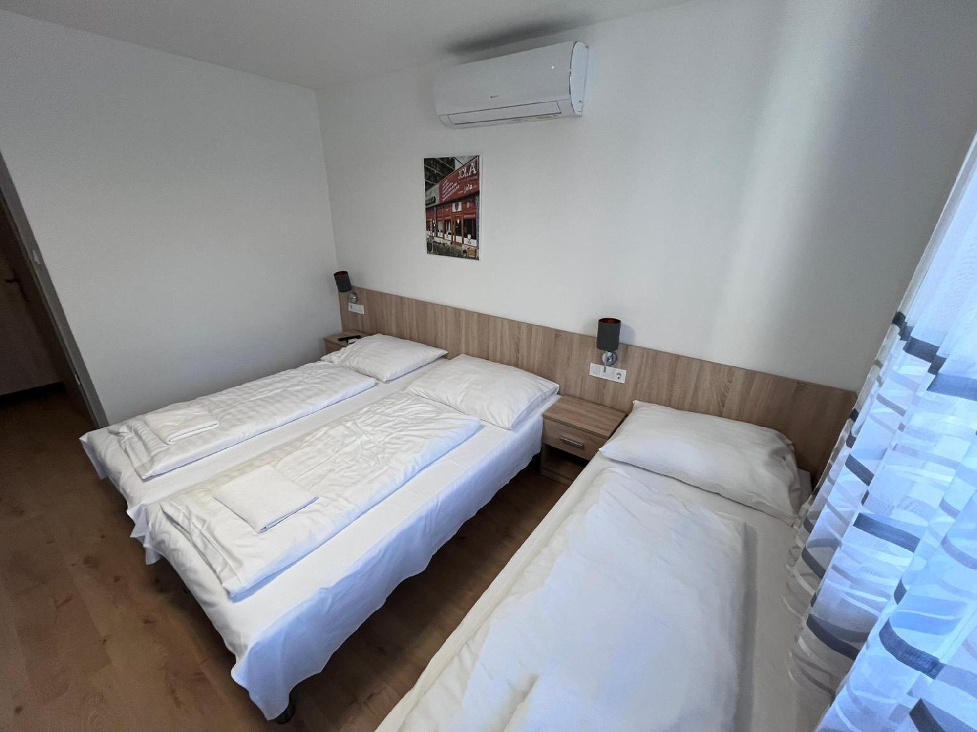 Majus 1 Vendeghaz - Torony Otel Dış mekan fotoğraf