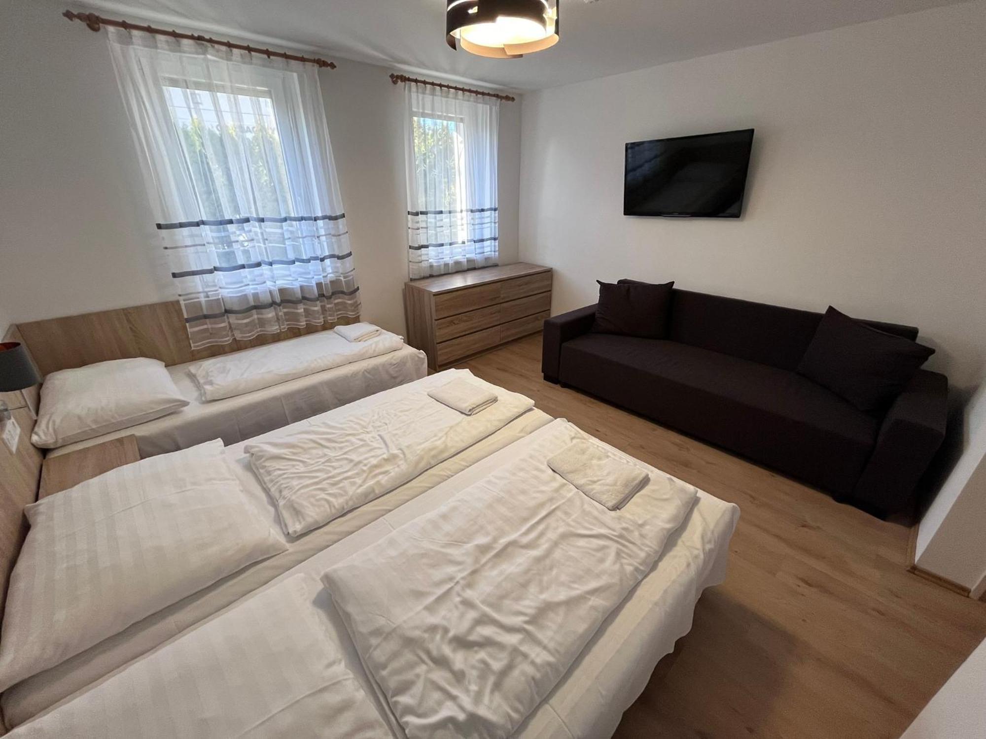 Majus 1 Vendeghaz - Torony Otel Dış mekan fotoğraf