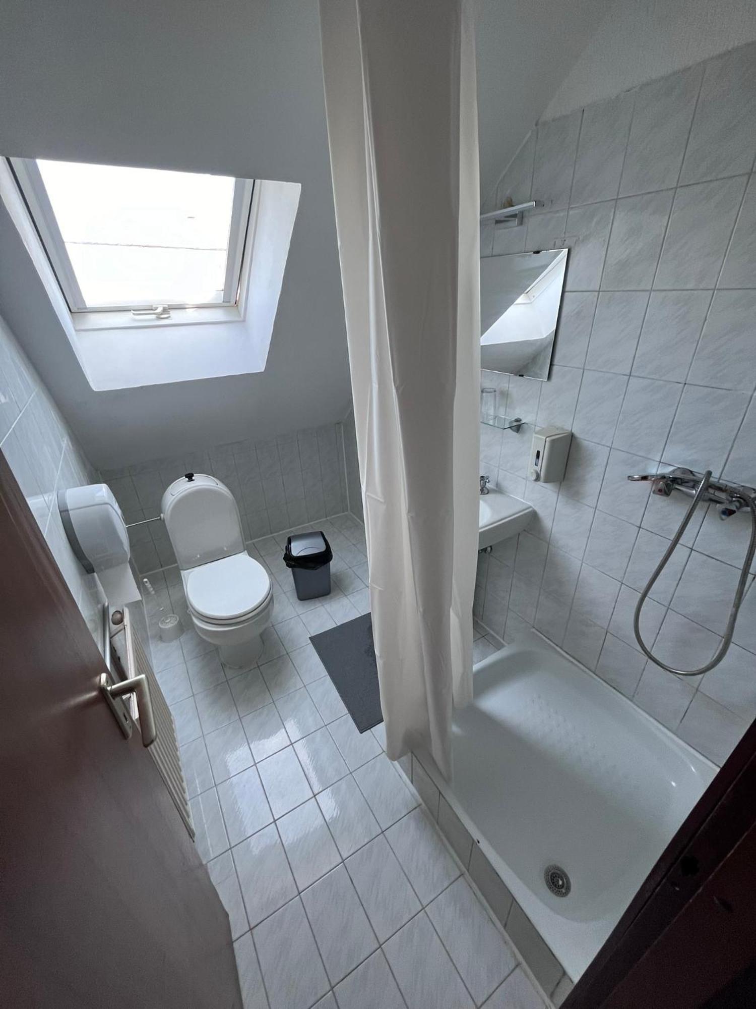 Majus 1 Vendeghaz - Torony Otel Dış mekan fotoğraf