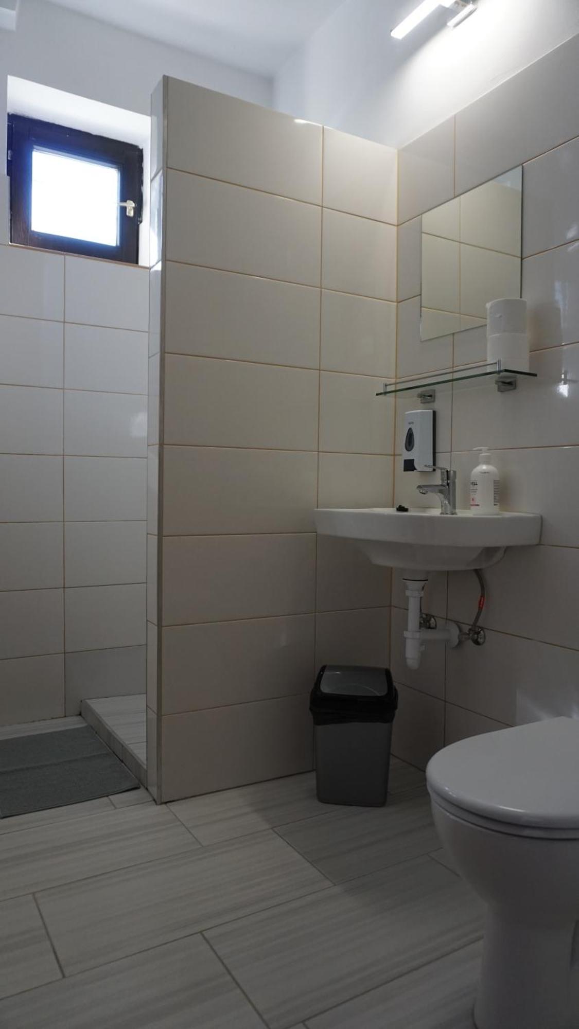 Majus 1 Vendeghaz - Torony Otel Dış mekan fotoğraf