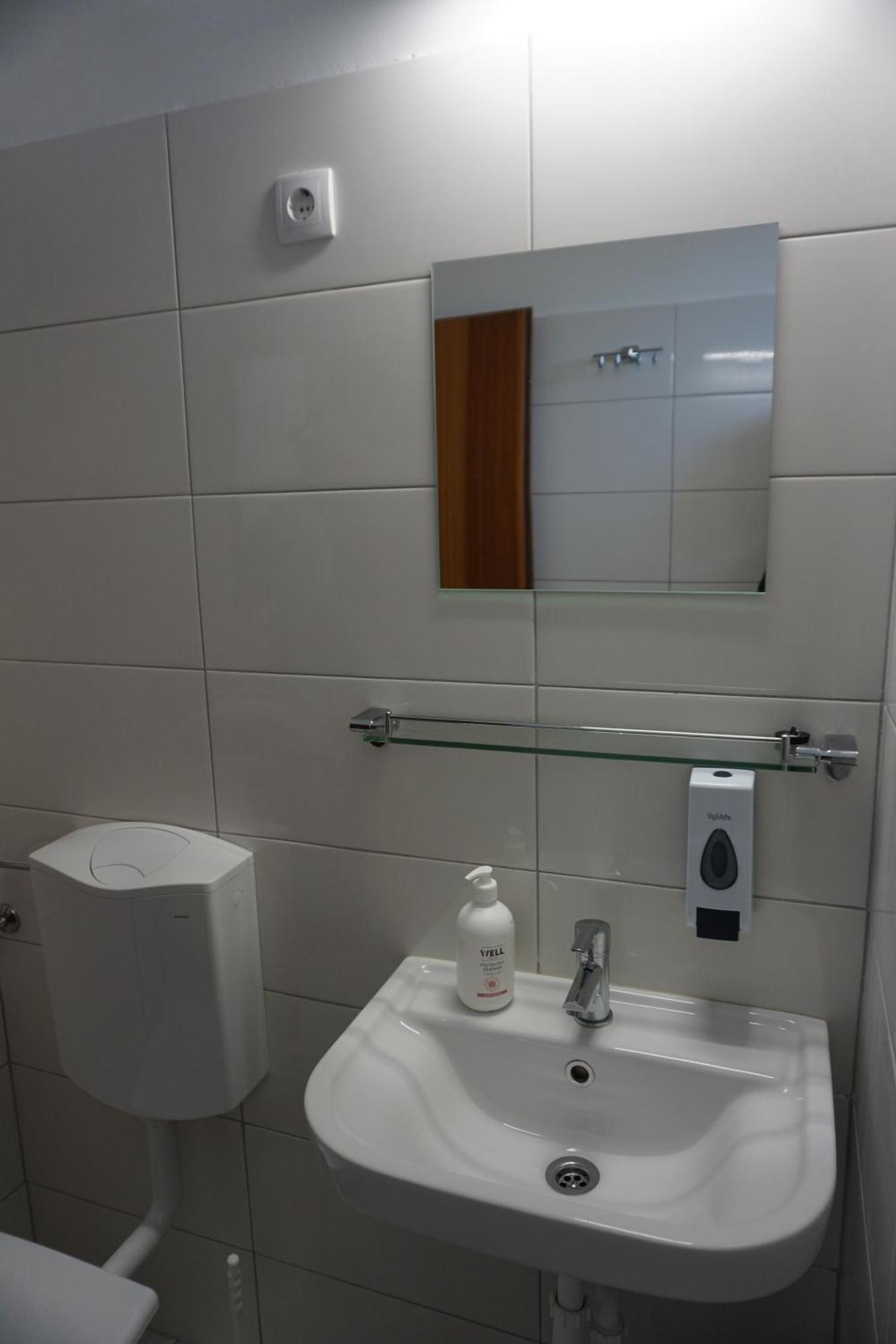 Majus 1 Vendeghaz - Torony Otel Dış mekan fotoğraf