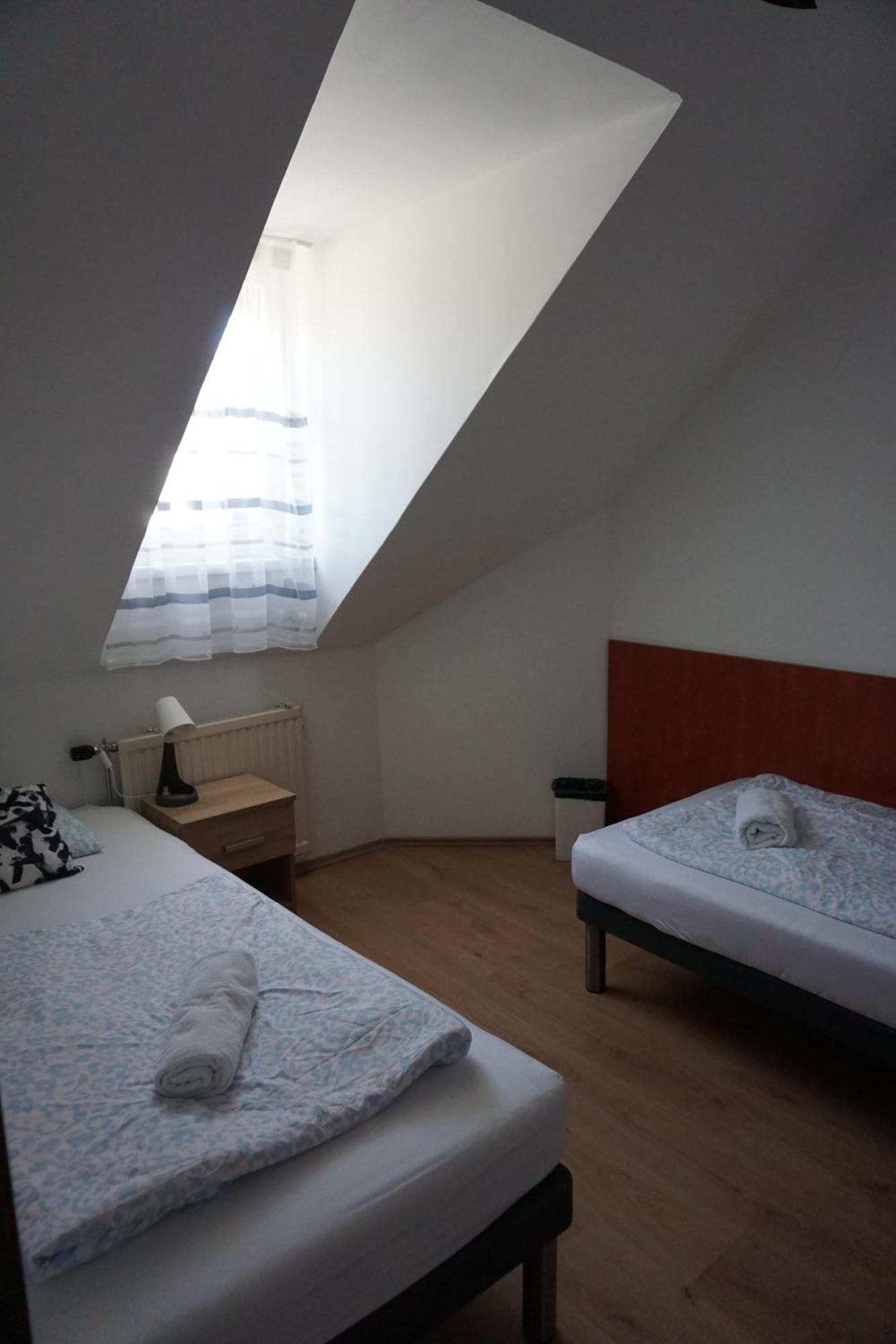 Majus 1 Vendeghaz - Torony Otel Dış mekan fotoğraf