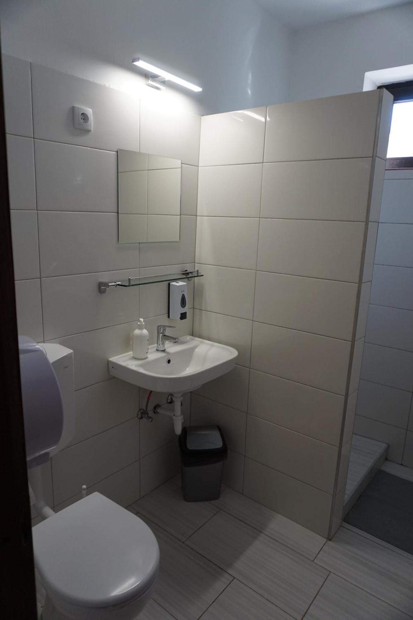 Majus 1 Vendeghaz - Torony Otel Dış mekan fotoğraf